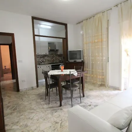 A 150 Metri Da Spiaggia Apartment *